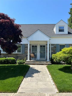/international/us/315-gainsborg-avenue-e-west-harrison-ny-110108197340/