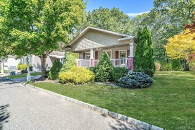 /international/us/1661-old-country-road-riverhead-ny-110120484880/