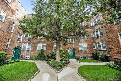 /international/us/1-ash-place-great-neck-plaza-ny-110107728418/