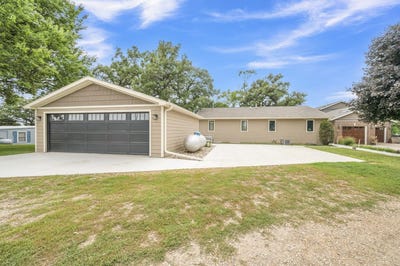 /international/us/10585-crowley-avenue-spirit-lake-ia-110109523532/
