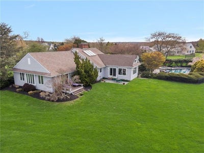 /international/us/40-little-harbor-road-tiverton-ri-110108077422/