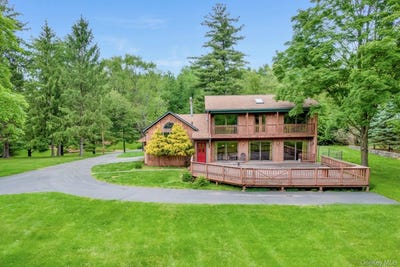 /international/us/8-kingwood-park-poughkeepsie-ny-110108392822/