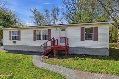 /international/us/3-white-birch-lane-cambridge-ny-110107819853/