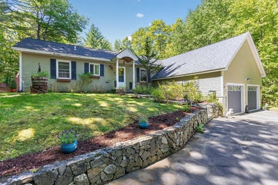 /international/us/14-stevens-drive-newmarket-nh-110108493732/