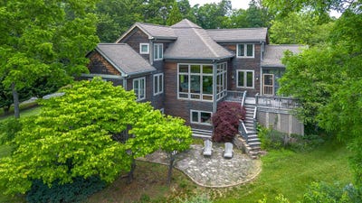 /international/us/215-e-ridge-dr-lexington-va-110109143591/