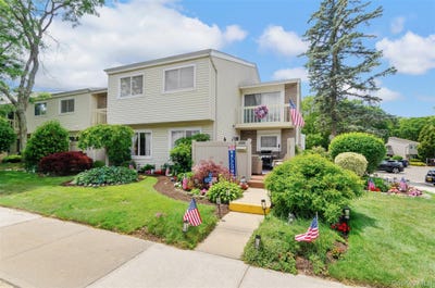 /international/us/230-springmeadow-drive-holbrook-ny-110108959364/