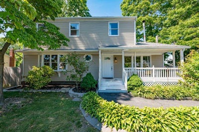 /international/us/69-bedford-avenue-mastic-ny-110108507652/