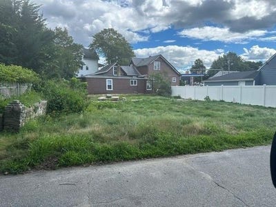 /international/us/11-houtmann-street-cumberland-ri-110110274855/