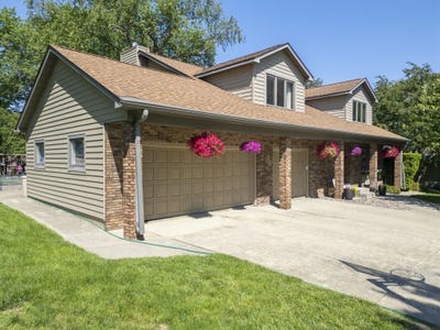 /international/us/2215-minnetonka-drive-cedar-falls-ia-110108334337/