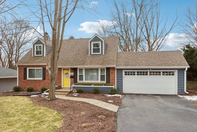 /international/us/1341-e-roberta-ave-waukesha-wi-110106188045/