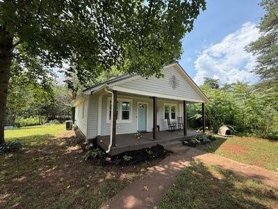 /international/us/560-evergreen-ave-appomattox-va-110100588446/