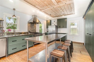/international/us/1601-60th-avenue-pleasant-valley-twp-wi-110100307941/