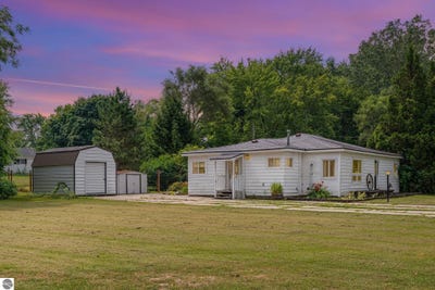 /international/us/235-riverside-drive-alma-mi-110101259951/