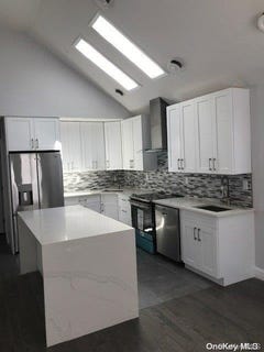 /international/us/3-williams-court-far-rockaway-ny-110096106073/