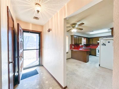 /international/us/121-e-2nd-street-custer-city-ok-110104193103/