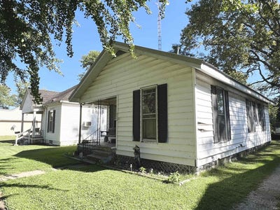 /international/us/413-w-2nd-street-mount-carmel-il-110100214510/