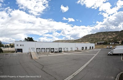 /international/us/2127-airport-road-rifle-co-110102770724/