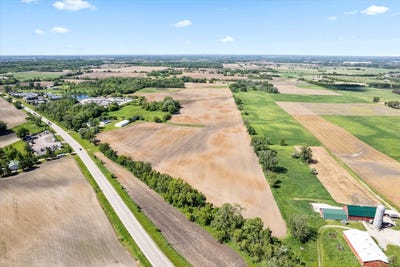 /international/us/43w916-us-highway-20-hampshire-il-110092338122/