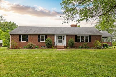 /international/us/836-dobbins-bridge-rd-blackstone-va-110107682186/