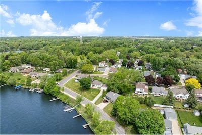 /international/us/105-giles-place-albert-lea-mn-110108257000/