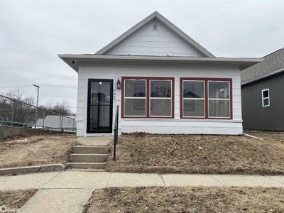 /international/us/302-n-elm-street-creston-ia-110105315228/