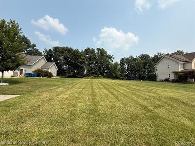 /international/us/8311-meadow-creek-drive-goodrich-mi-110101343708/