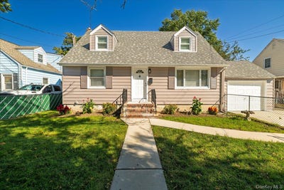 /international/us/413-greengrove-avenue-uniondale-ny-110120462499/