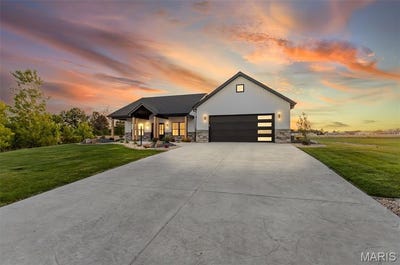 /international/us/802-n-june-street-jerseyville-il-110108076816/