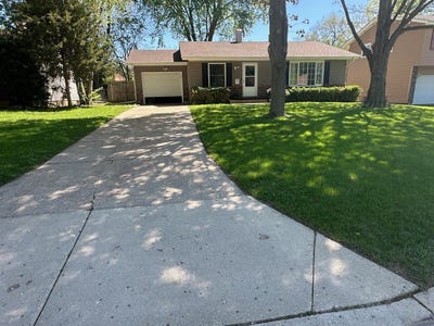 /international/us/201-lilac-lane-north-aurora-il-110107697278/