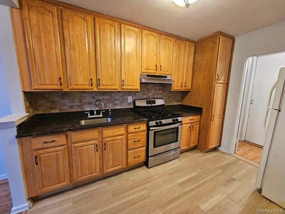 /international/us/151-05-cross-island-parkway-whitestone-ny-110103982270/