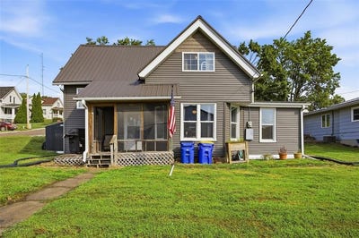 /international/us/114-w-johnson-street-norway-ia-110119913321/