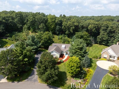 /international/us/2025-pine-nook-court-ne-grand-rapids-mi-110110364753/