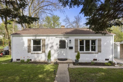 /international/us/1335-college-avenue-wheaton-il-110107518540/