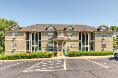 /international/us/813-holiday-ridge-branson-mo-110107801092/