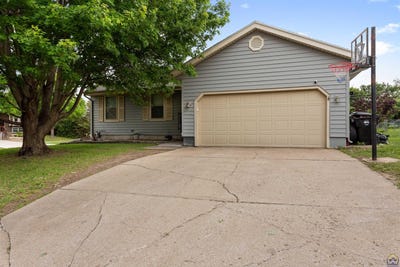 /international/us/7523-sw-26th-st-topeka-ks-110108059365/