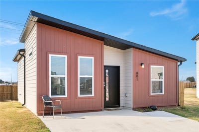 /international/us/801-florida-place-centerton-ar-110120683943/