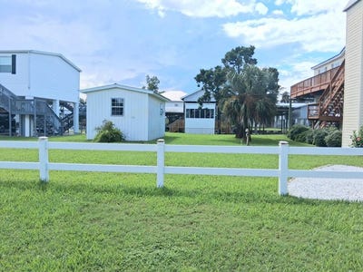/international/us/111-se-903rd-ave-suwannee-fl-110110364928/