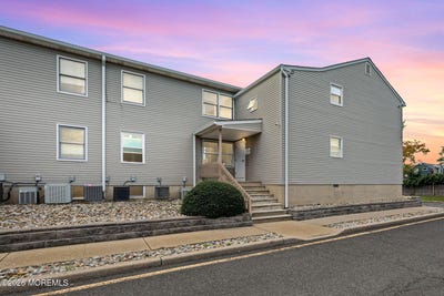 /international/us/213-main-street-keansburg-nj-110108364299/