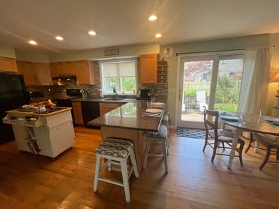 /international/us/323-county-road-oak-bluffs-ma-110109668608/
