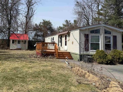 /international/us/19-grappone-drive-concord-nh-110105767846/