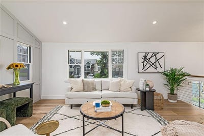 /international/us/8-kerins-terrace-newport-ri-110100748955/