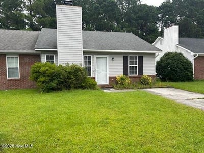 /international/us/103-live-oak-court-midway-park-nc-110101459544/