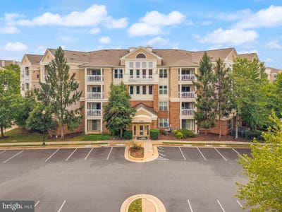 /international/us/12913-alton-square-herndon-va-110110235790/