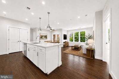 /international/us/2319-field-point-road-herndon-va-110108070592/
