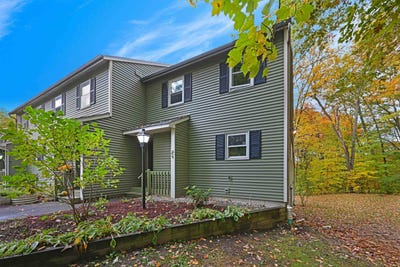 /international/us/43-jackson-street-essex-vt-110120555702/