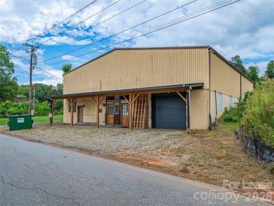 /international/us/39-brookside-circle-candler-nc-110106344497/