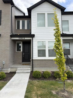 /international/us/13933-s-little-ridge-ln-herriman-ut-110108299220/