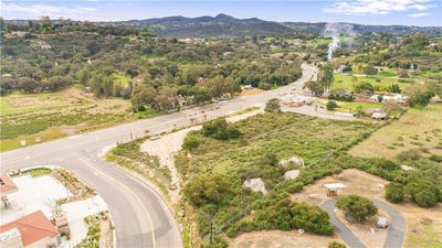 /international/us/28746-valley-center-rd-valley-center-ca-110106062277/
