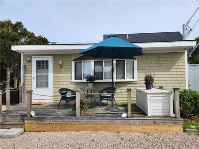 /international/us/10-lane-four-narragansett-ri-110099793974/