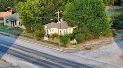 /international/us/215-n-austin-street-ranger-tx-110119764399/